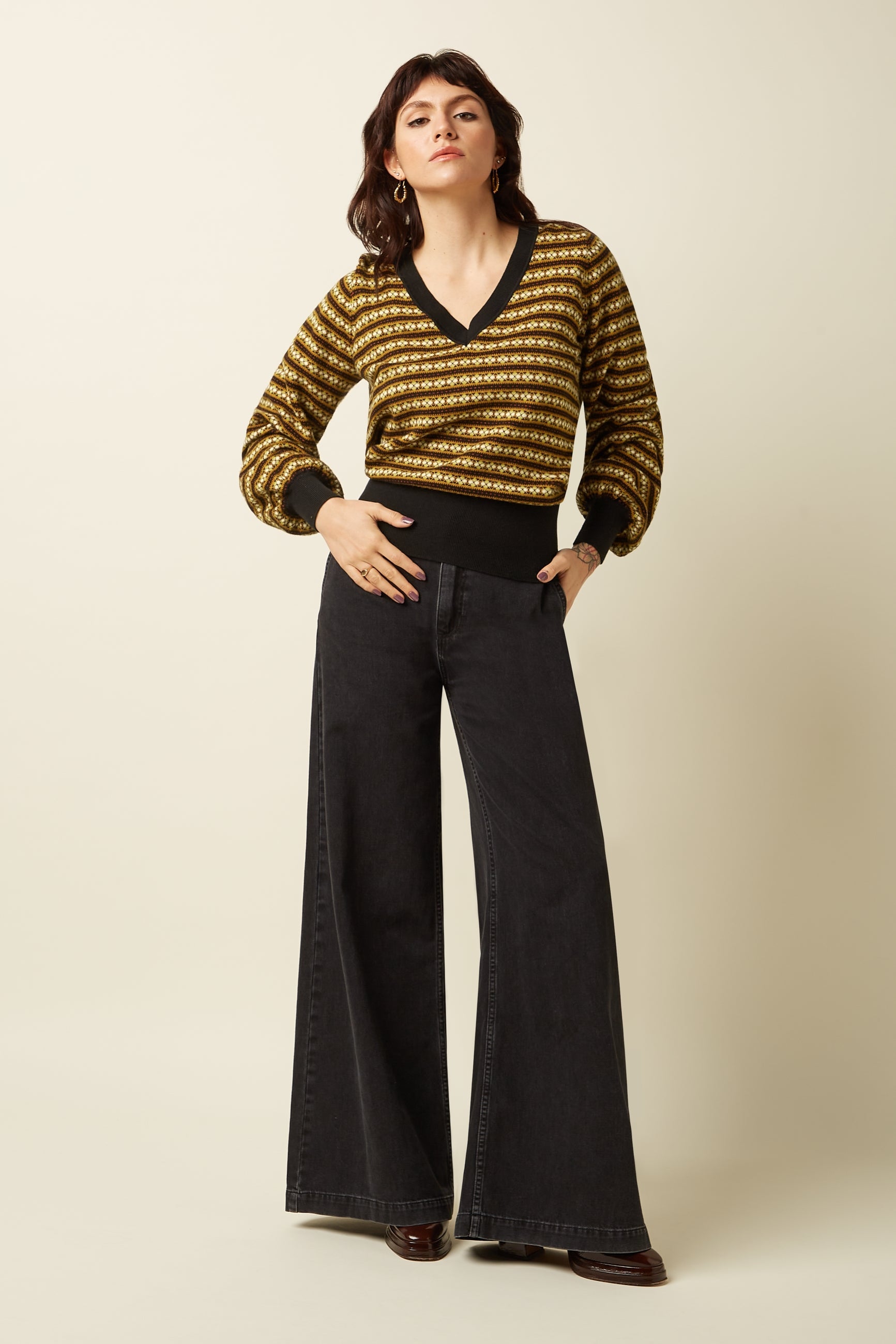 King Louie - V-Neck Bellsleeve Walter - Black