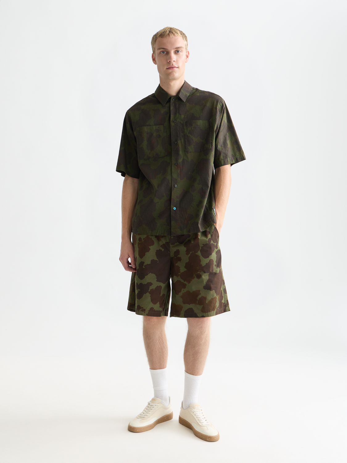 Scotch & Soda - Printed Cotton Ripstop Relaxed Fit SS Shirt - Painterly Animal Olive