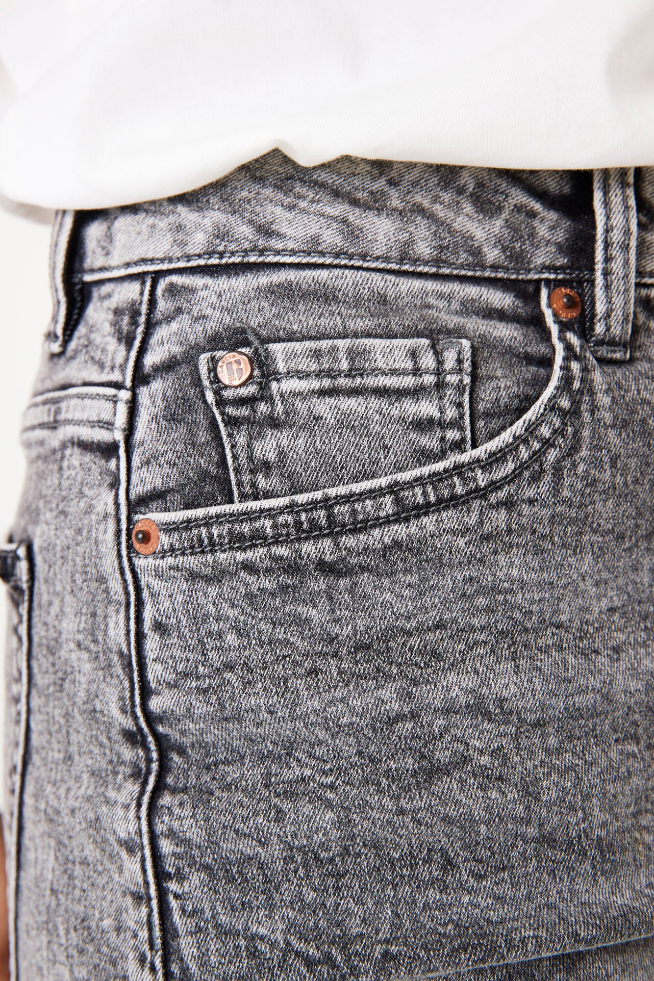 Garcia - Isabella Mom Denim Short - Medium Used Grey