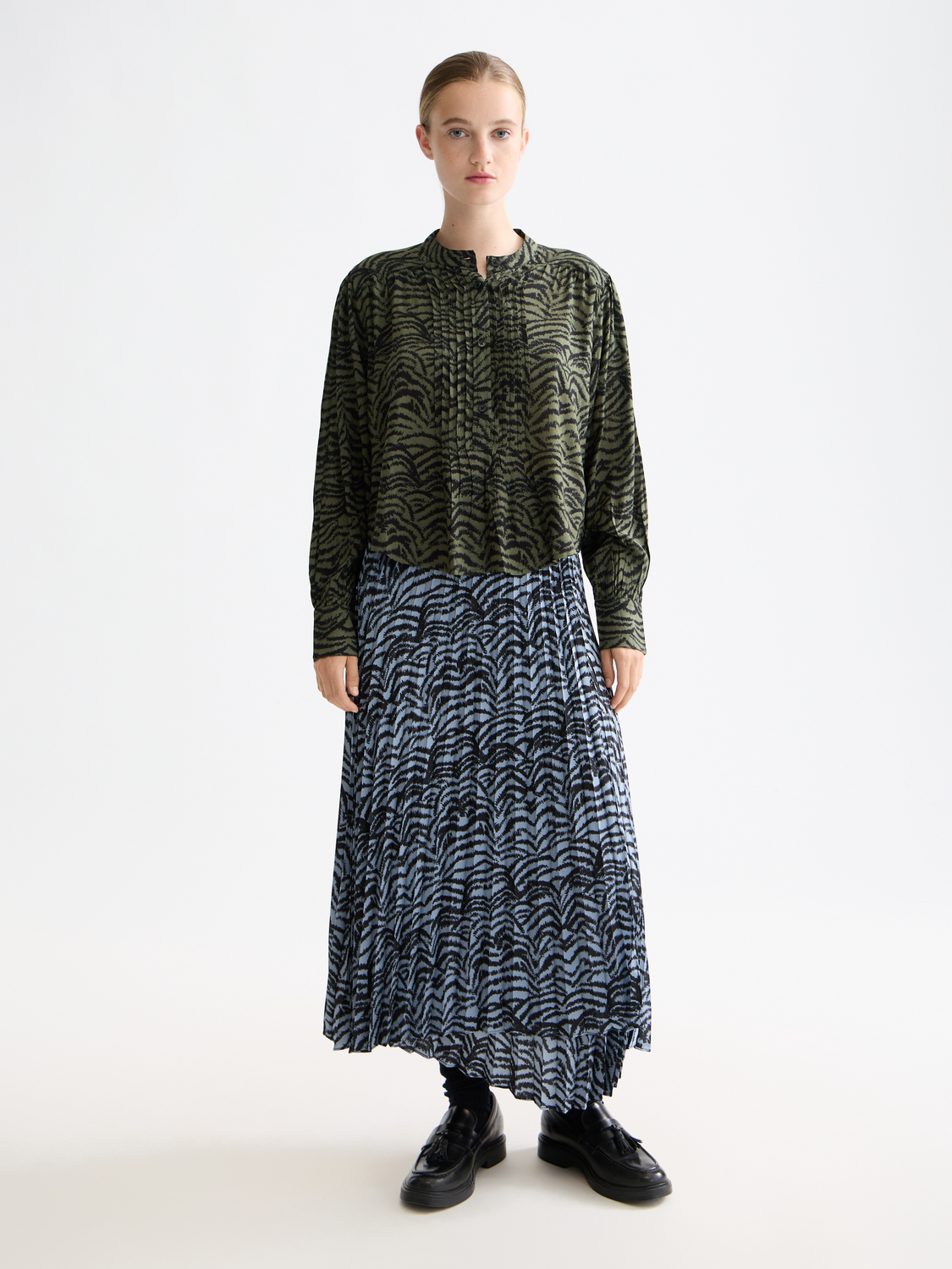 Maison Scotch - Printed Pintuck Blouse - Ikat Feather Thyme