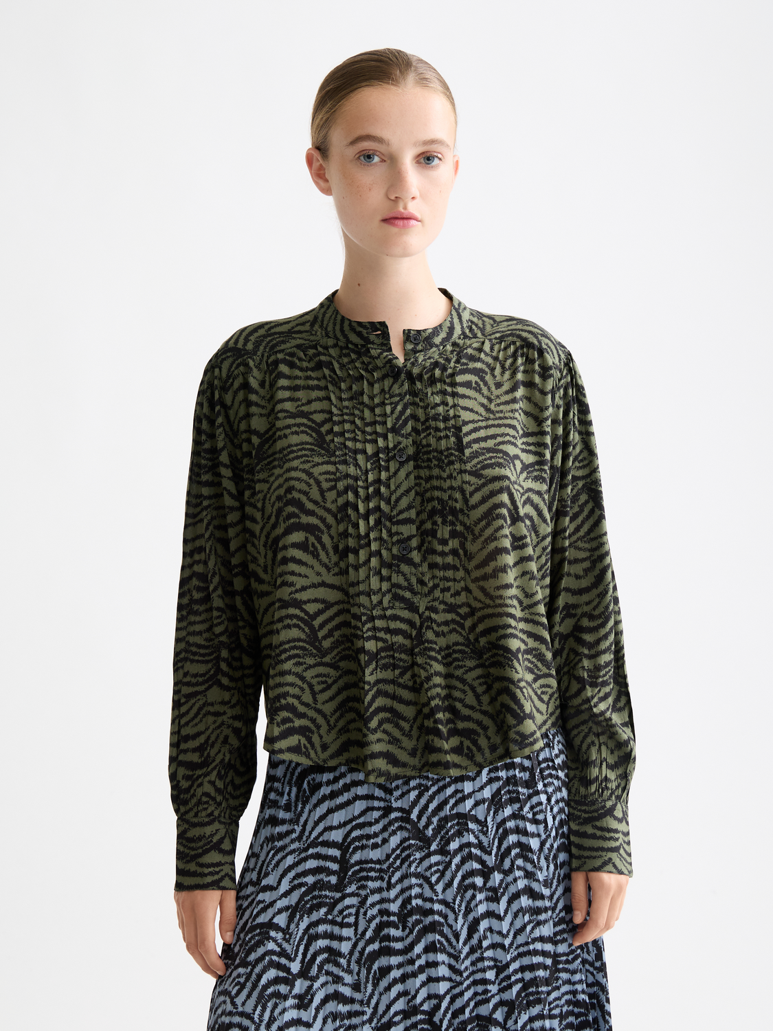 Maison Scotch - Printed Pintuck Blouse - Ikat Feather Thyme