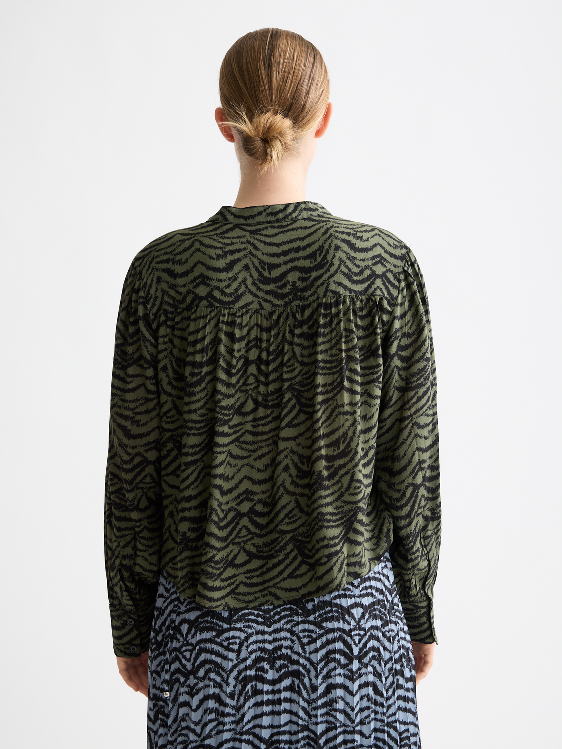 Maison Scotch - Printed Pintuck Blouse - Ikat Feather Thyme