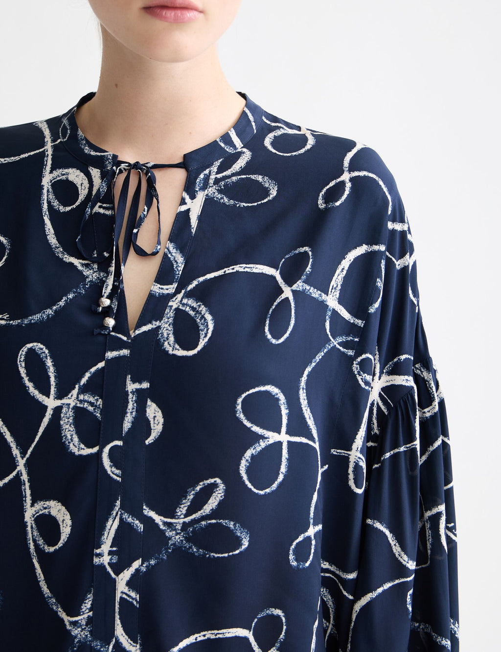 Maison Scotch - Drawstring Cuffs Blouse - Ribbon Navy AOP