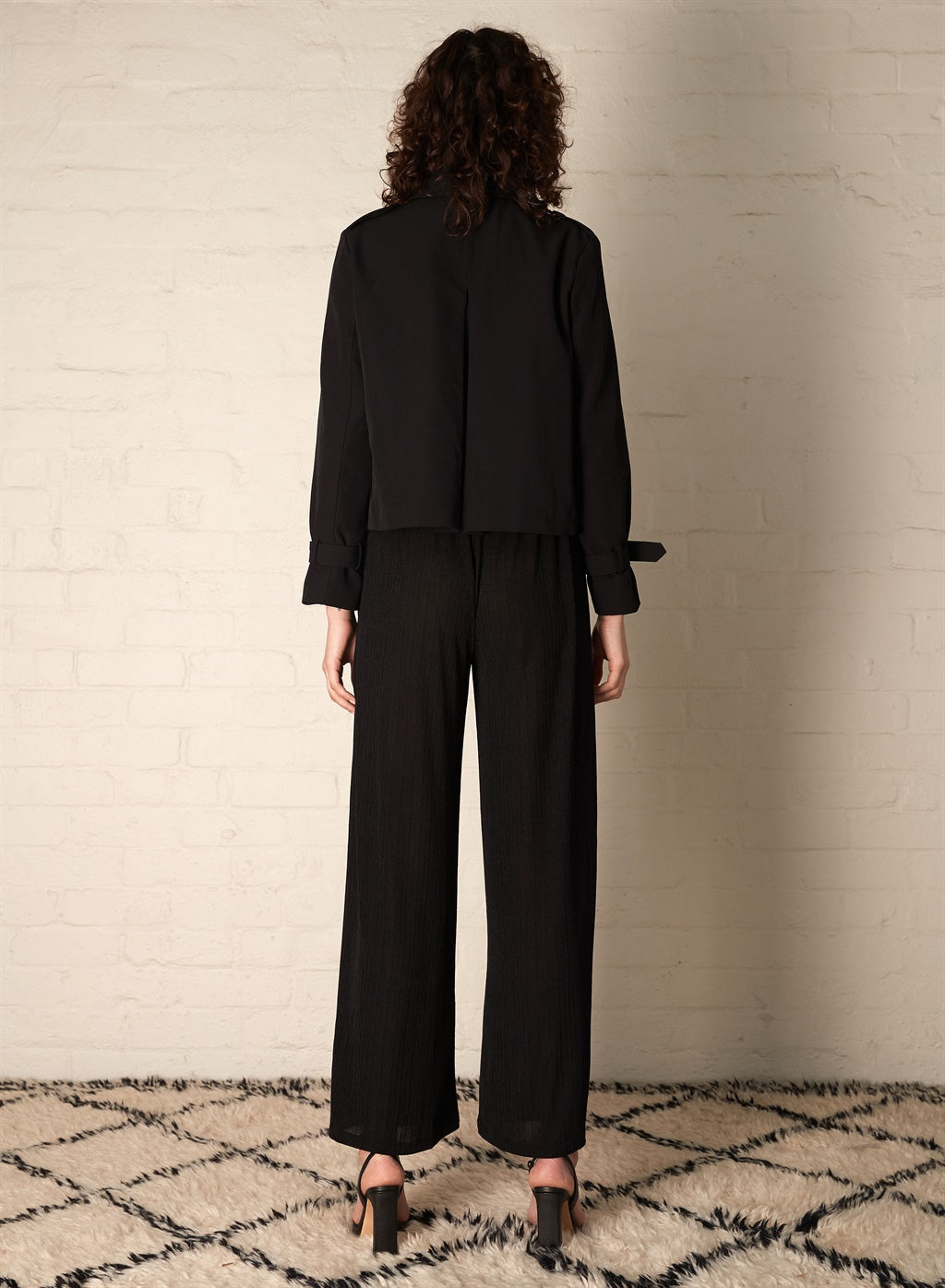 Esmaee - Parker Cropped Trench - Black