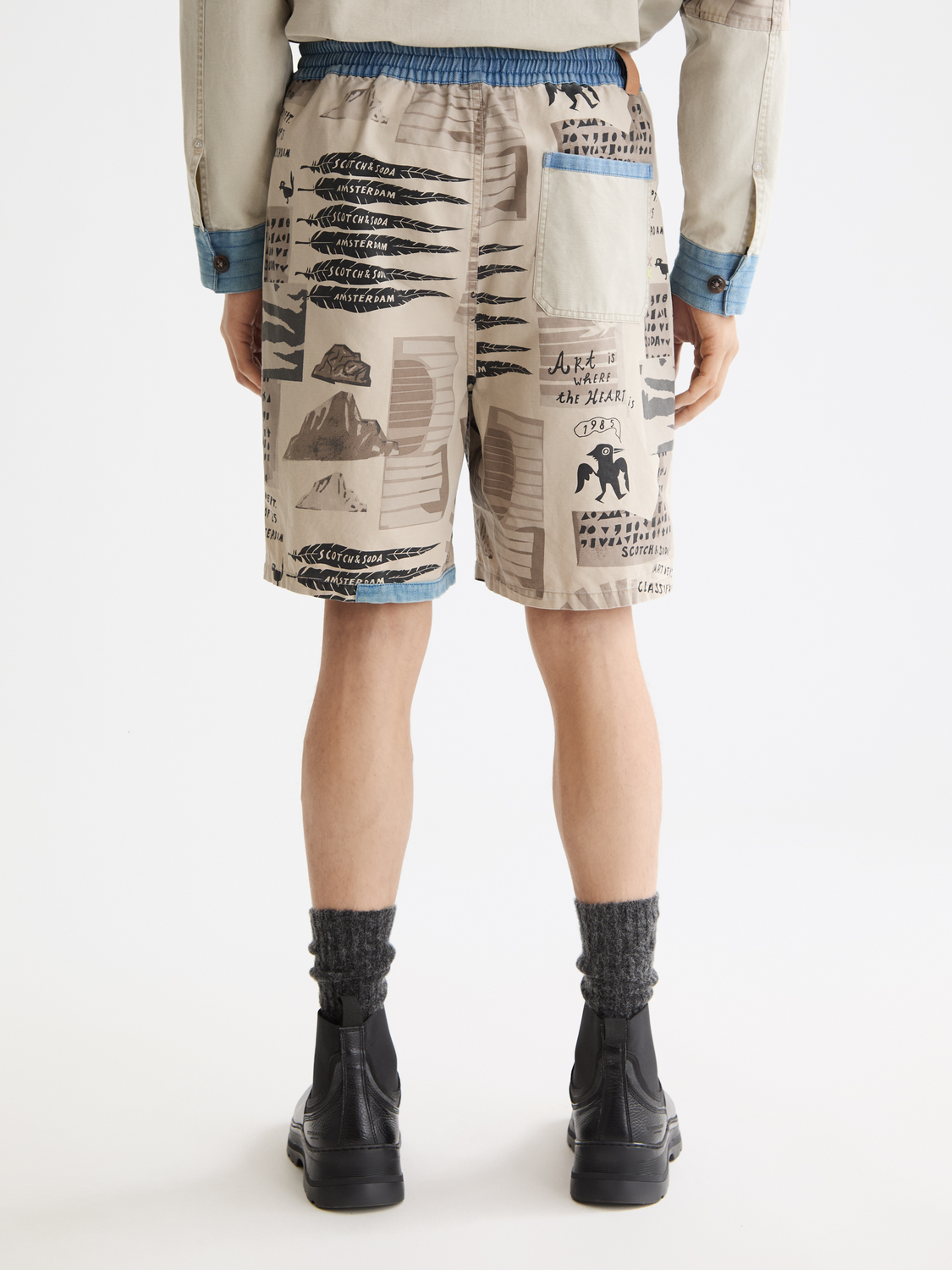 Scotch & Soda - Loose Fit Printed Washed Bermuda Short - Art Dept Collage White Colourblock