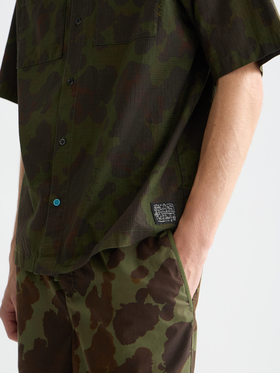 Scotch & Soda - Printed Cotton Ripstop Relaxed Fit SS Shirt - Painterly Animal Olive