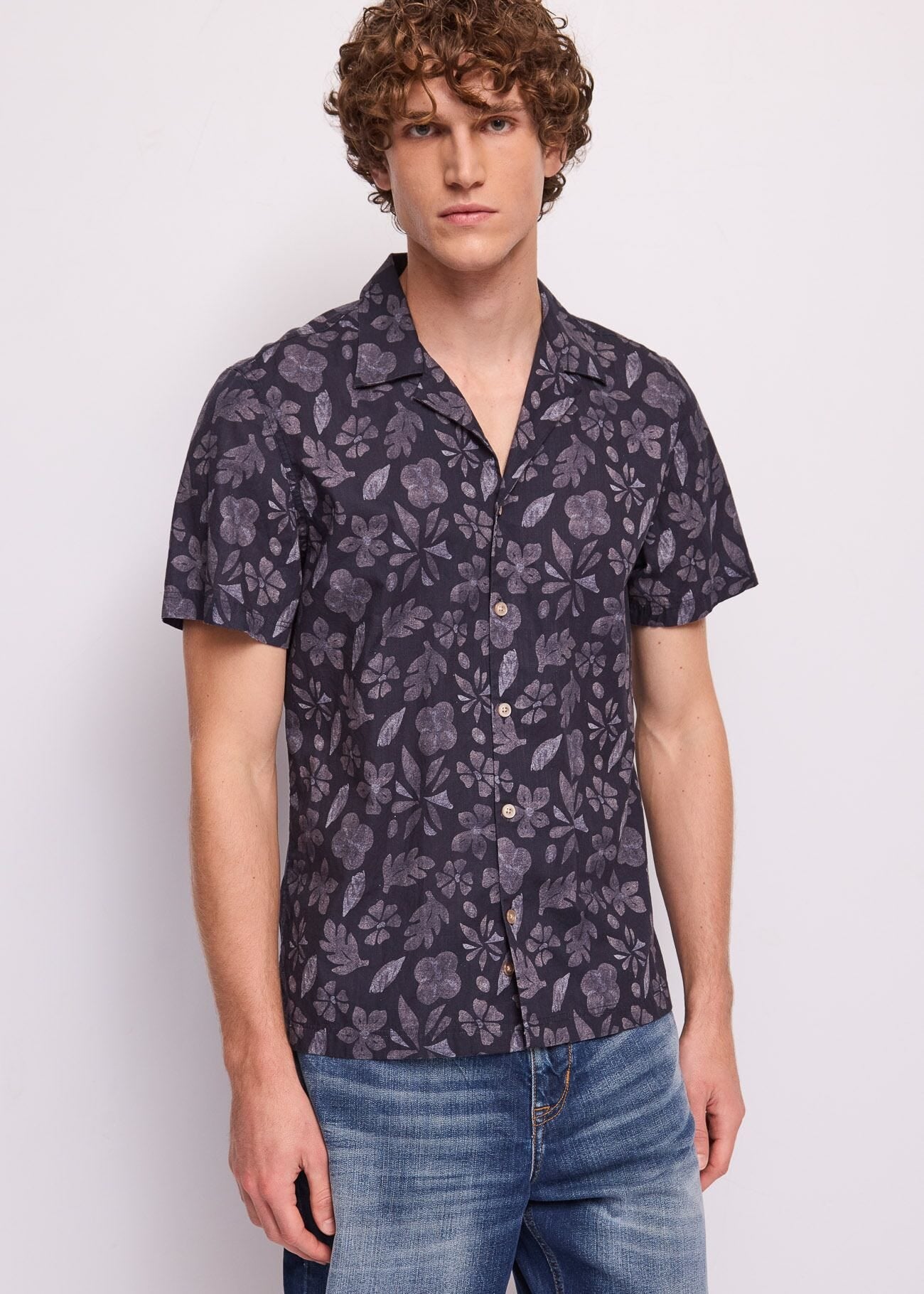 Gaudi - Regular Fit Printed SS Shirt - Night Floral