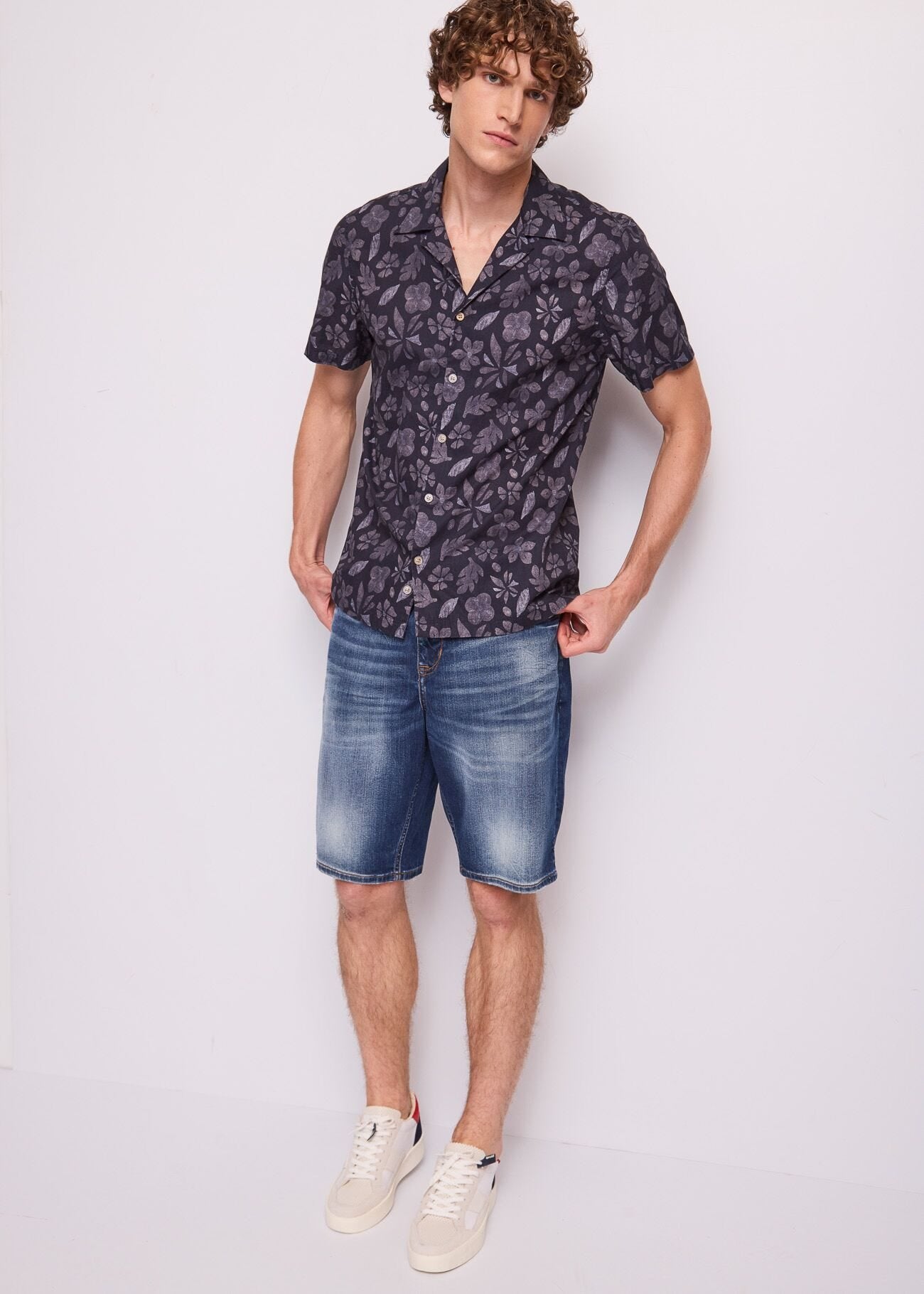 Gaudi - Regular Fit Printed SS Shirt - Night Floral