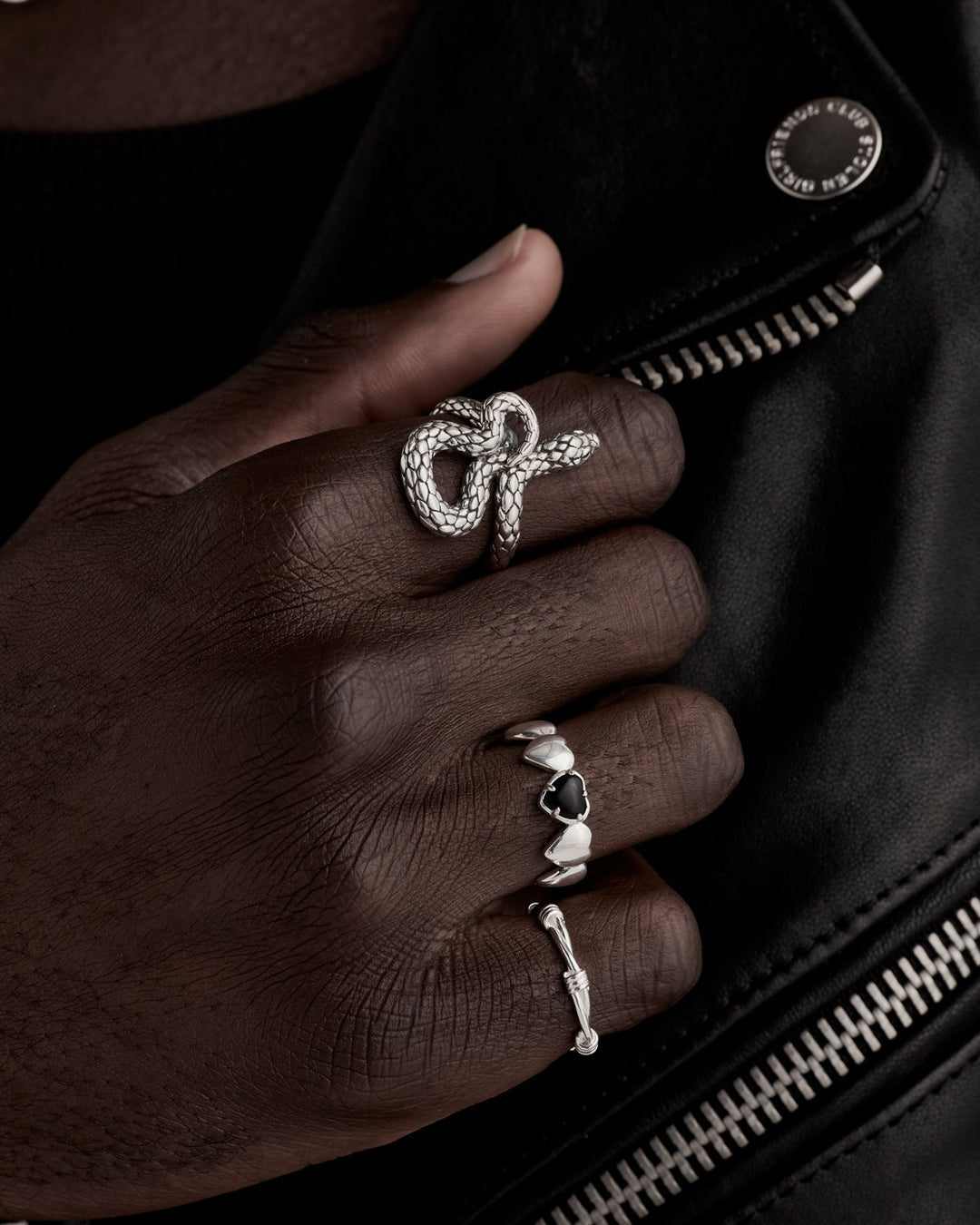 Stolen Girlfriends Club - Band Of Hearts Ring Onyx - Silver