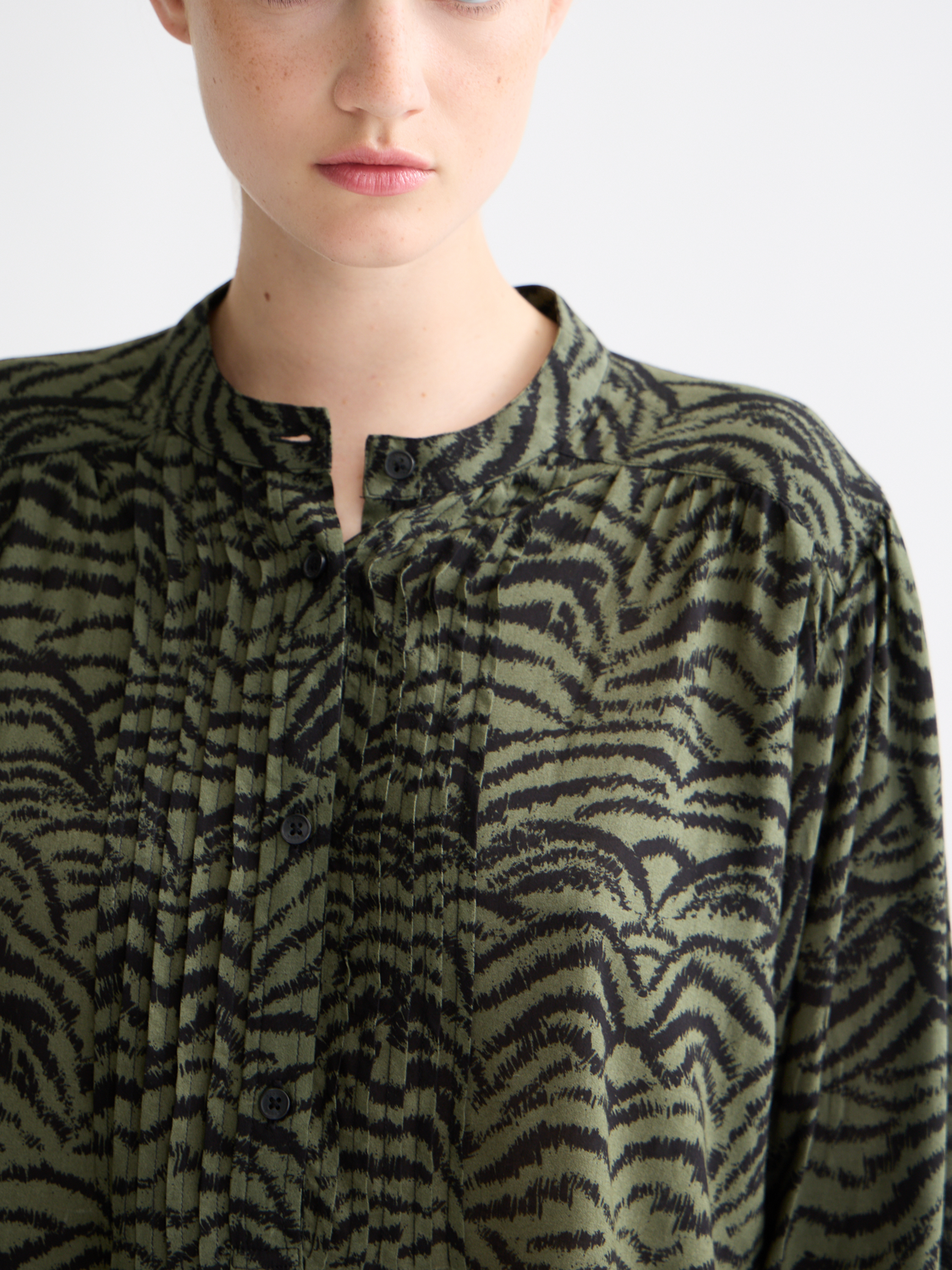 Maison Scotch - Printed Pintuck Blouse - Ikat Feather Thyme